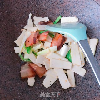腊肉炒高笋的做法步骤：7
