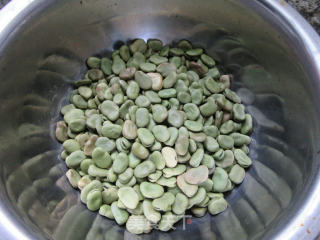 油炸蚕豆的做法步骤：1