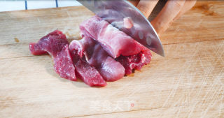 通乳散结 乳腺增生结节 巧用1汤“夏枯草+猪肉”+1方的做法步骤：2