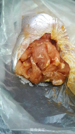 木耳炒肉的做法步骤：2