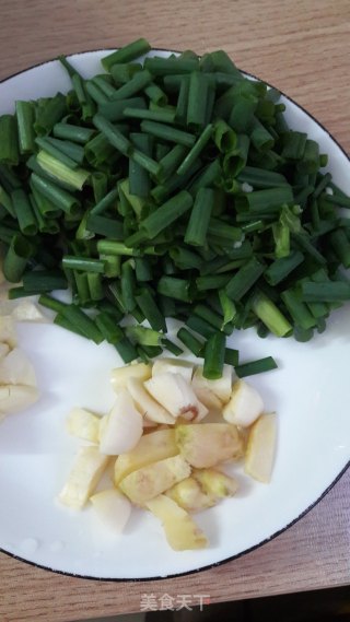 木耳炒肉的做法步骤：4