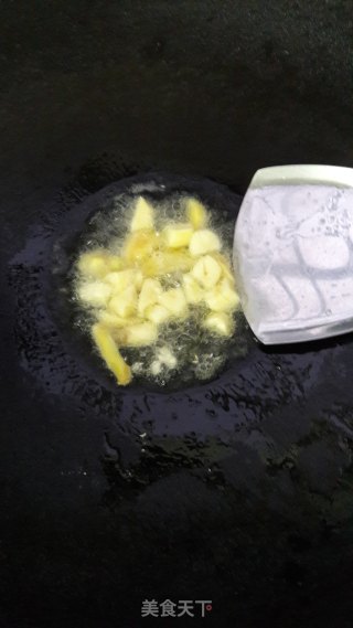 木耳炒肉的做法步骤：5
