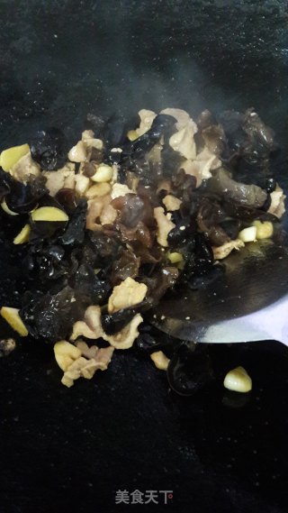 木耳炒肉的做法步骤：8