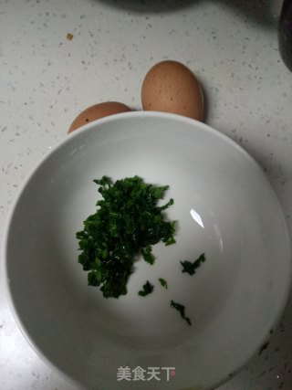 芹菜叶鸡蛋饼的做法步骤：1