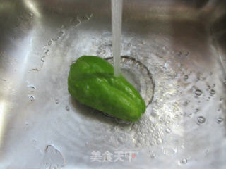 圆蛤肉炒佛手瓜的做法步骤：3
