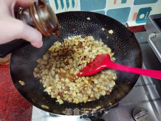 酱香酸辣藕丁的做法步骤：9