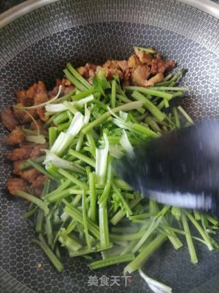 芹菜炒肉的做法步骤：3