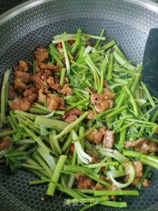 芹菜炒肉的做法步骤：4