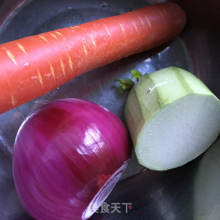 瓦煲炖牛肉的做法步骤：2