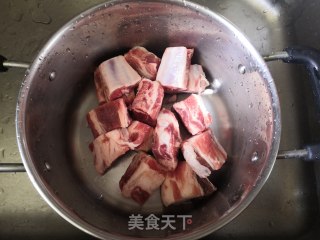 绿豆苦瓜排骨汤的做法步骤：1