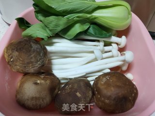 双菇炒油菜的做法步骤：1