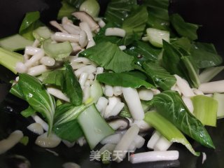 双菇炒油菜的做法步骤：10
