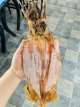 甜辣鱿鱼丝的做法步骤：1