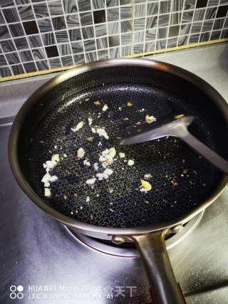 芹菜炒黑鱼片的做法步骤：6