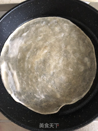 蛋皮手抓饼的做法步骤：1