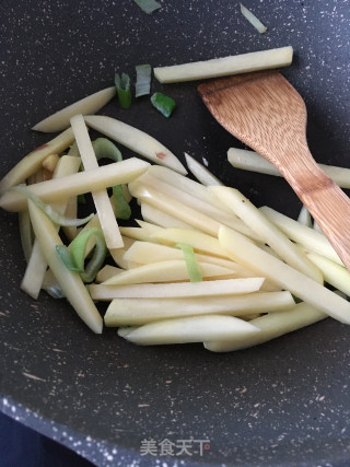 芹香酱牛肉炖土豆的做法步骤：8
