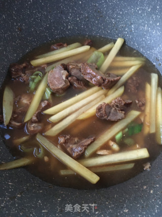 芹香酱牛肉炖土豆的做法步骤：12