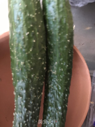 黄瓜拌鸽胸肉的做法步骤：1