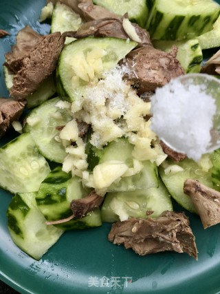 黄瓜拌鸽胸肉的做法步骤：8