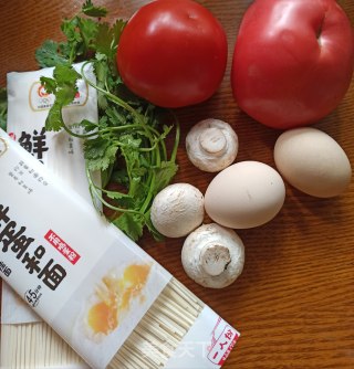 西红柿蘑菇鸡蛋汤面的做法步骤：1