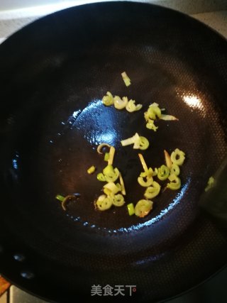 平菇木耳炒肉的做法步骤：3