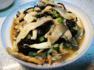 平菇木耳炒肉的做法步骤：8