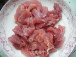 蒜薹炒肉，家常速成菜的做法步骤：1