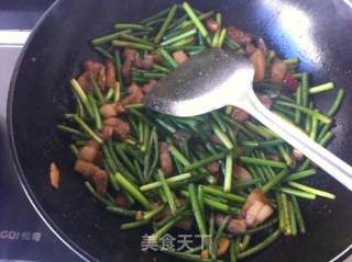 蒜薹炒肉，家常速成菜的做法步骤：4