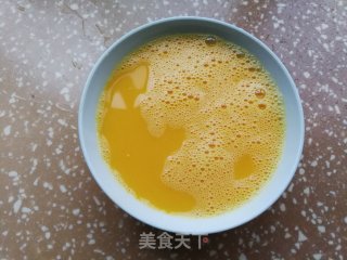 豇豆炒鸭蛋的做法步骤：1