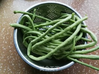 豇豆炒鸭蛋的做法步骤：2
