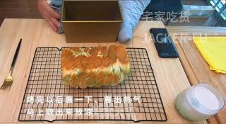 抹茶辫子吐司，超级柔软蓬松，奶香味十足的美味，满满奶香甜蜜。的做法步骤：16