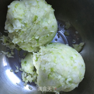 鲜肉萝卜酸汤水饺的做法步骤：4