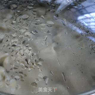 鲜肉萝卜酸汤水饺的做法步骤：12