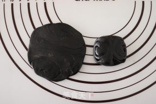 黑金肉松蛋黄酥的做法步骤：10