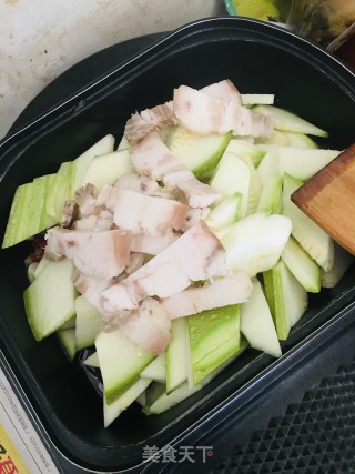 西葫芦炒猪头肉的做法步骤：3