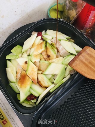 西葫芦炒猪头肉的做法步骤：4