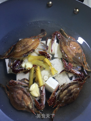 蟹煲豆腐的做法步骤：4