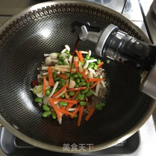白玉菇炒毛豆的做法步骤：4