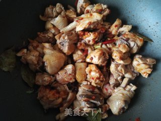 笋干炖鸡块的做法步骤：12