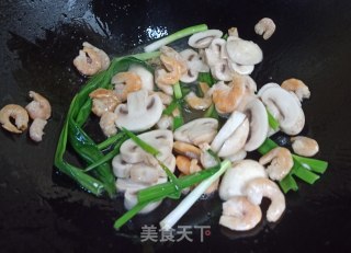 葱香海米蘑菇烧豆腐的做法步骤：3