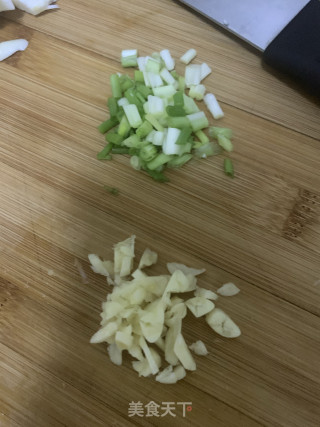 油焖茭白的做法步骤：3