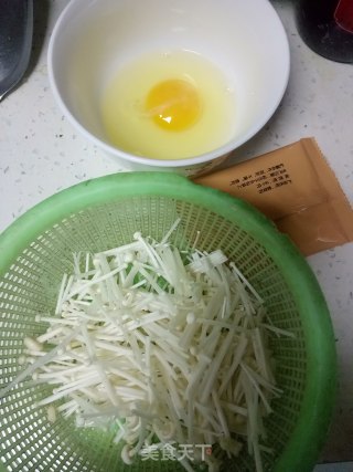 金针菇蛋汤的做法步骤：1