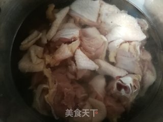虫草花冬瓜鸡腿汤的做法步骤：2