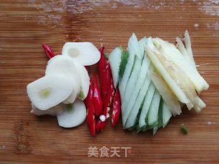 螺丝椒炒笋干的做法步骤：6