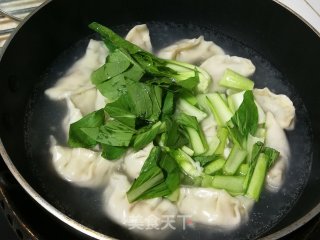 白菜鲜肉酸汤水饺的做法步骤：5