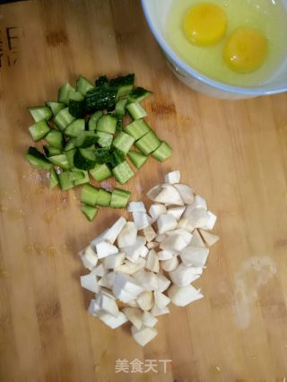 杏鲍菇鸡蛋炒饭的做法步骤：1