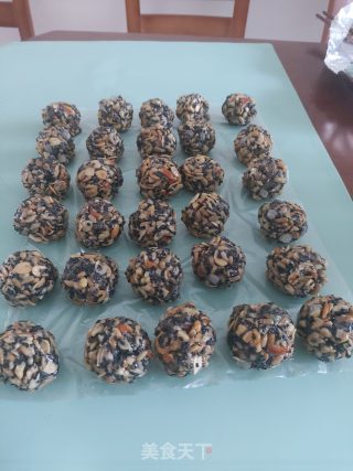 广式五仁月饼的做法步骤：2