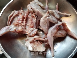 蜜汁烤鹌鹑的做法步骤：1