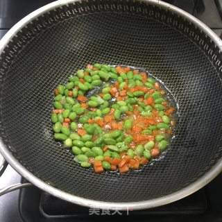 胡萝卜毛豆炒腌菜的做法步骤：2