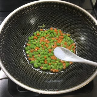 胡萝卜毛豆炒腌菜的做法步骤：3
